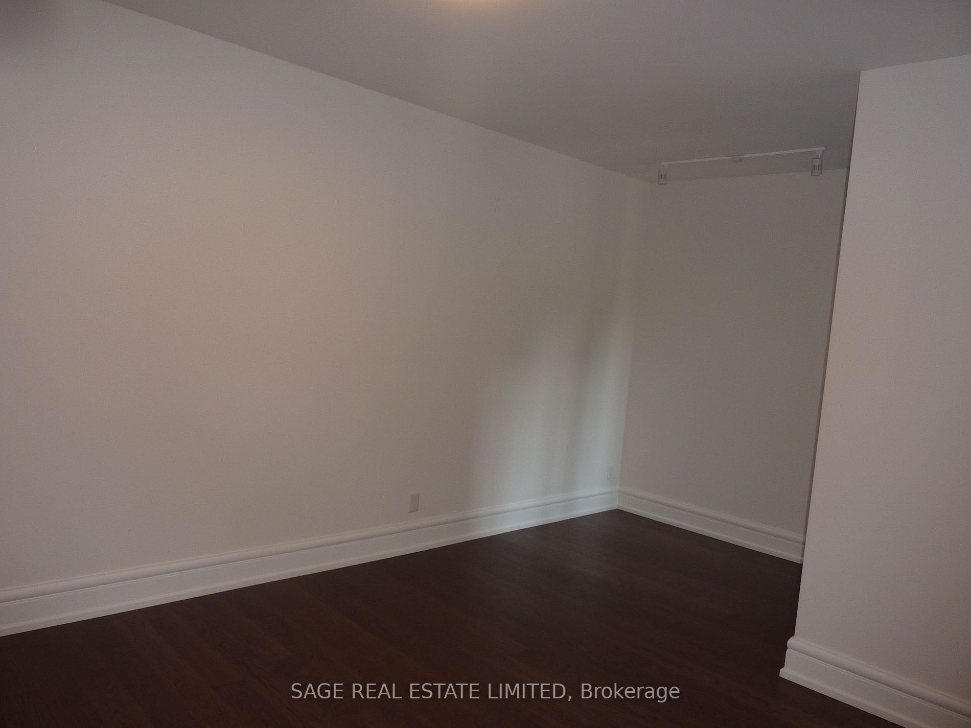 2 Clarendon Ave, #210