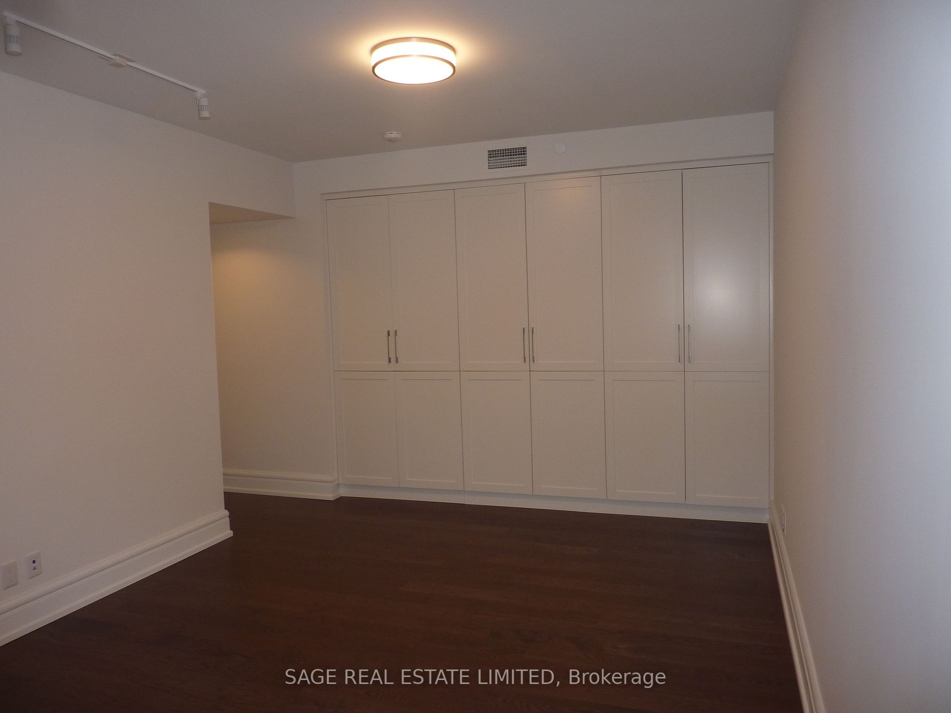 2 Clarendon Ave, #210