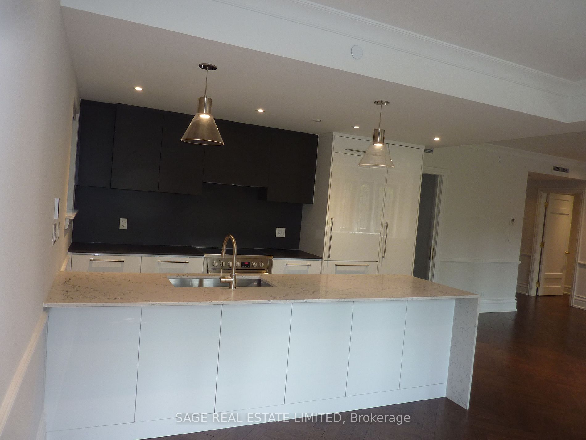 2 Clarendon Ave, #210
