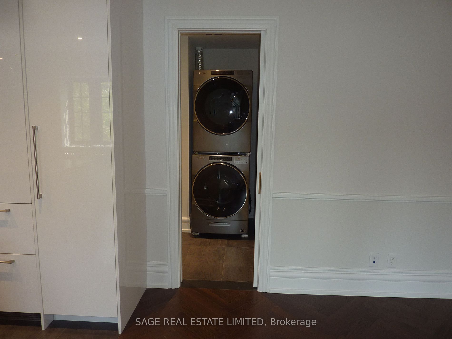 2 Clarendon Ave, #210