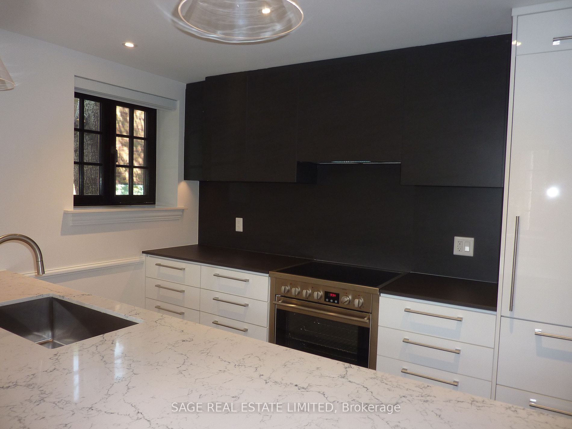 2 Clarendon Ave, #210