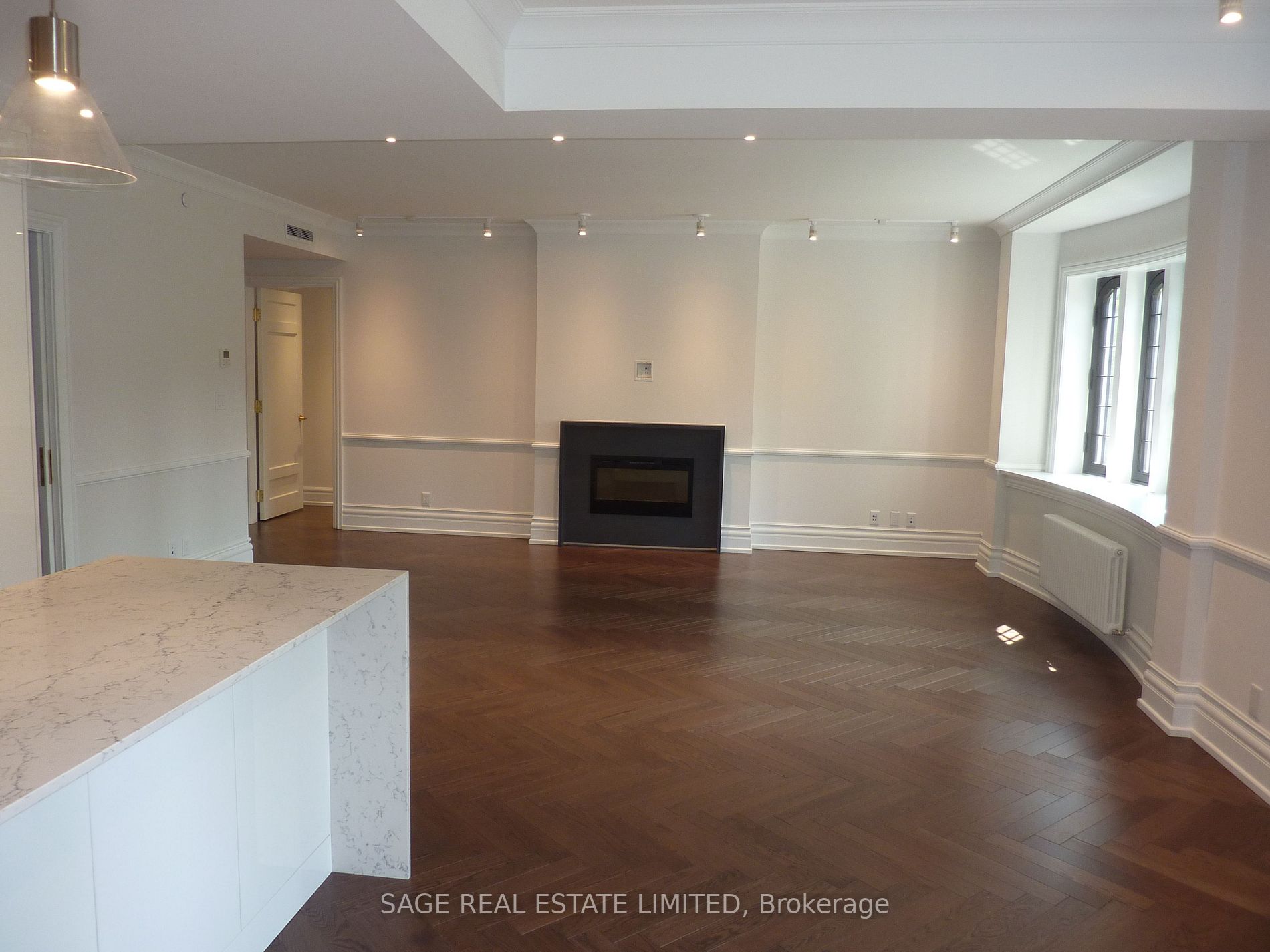 2 Clarendon Ave, #210