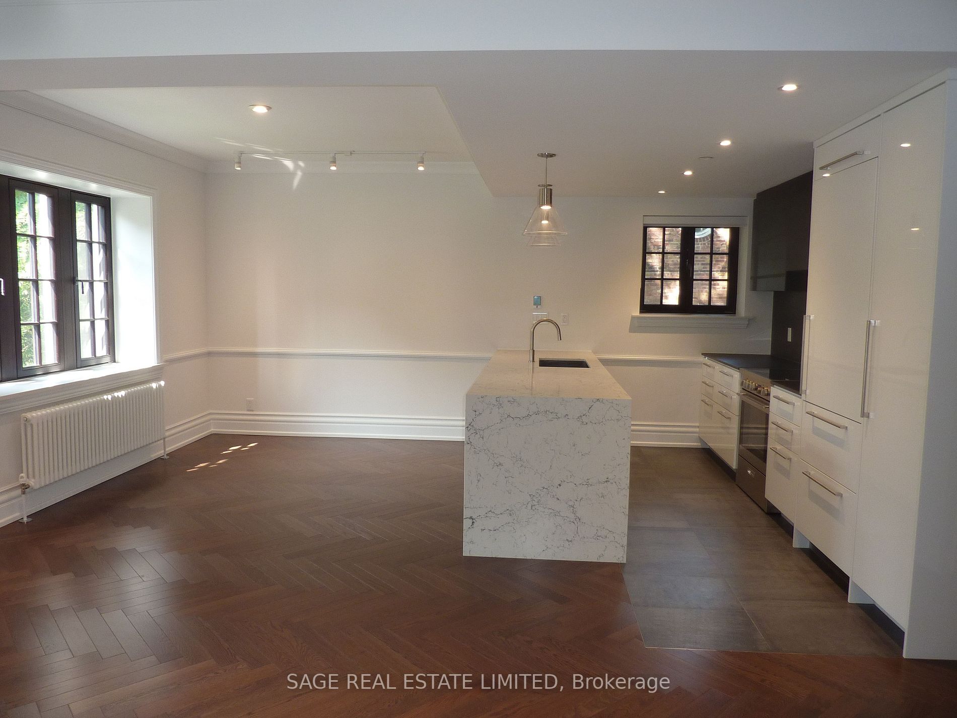 2 Clarendon Ave, #210