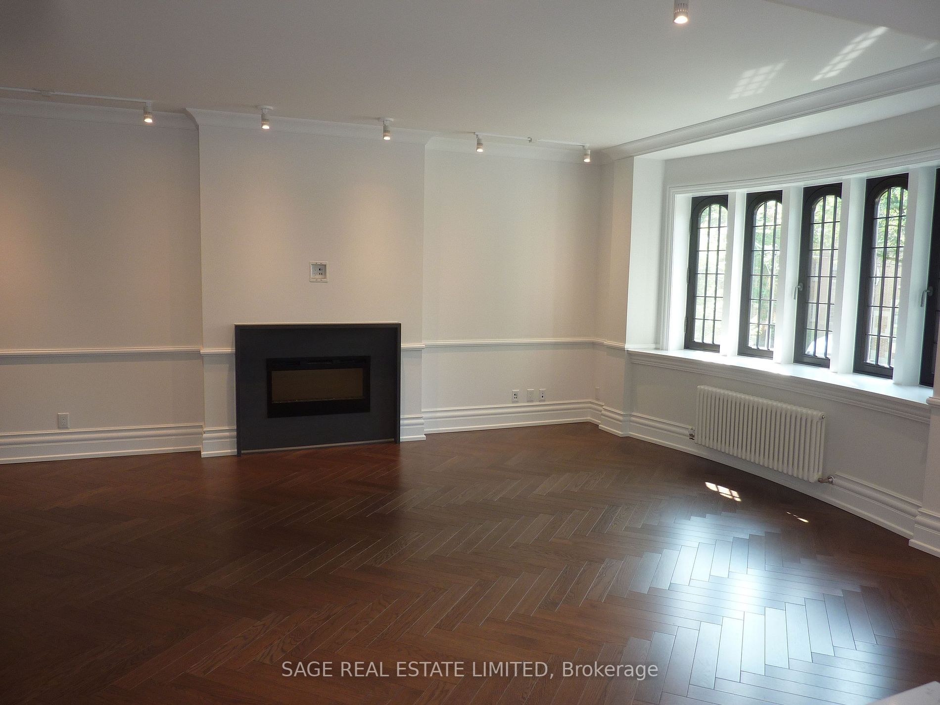 2 Clarendon Ave, #210