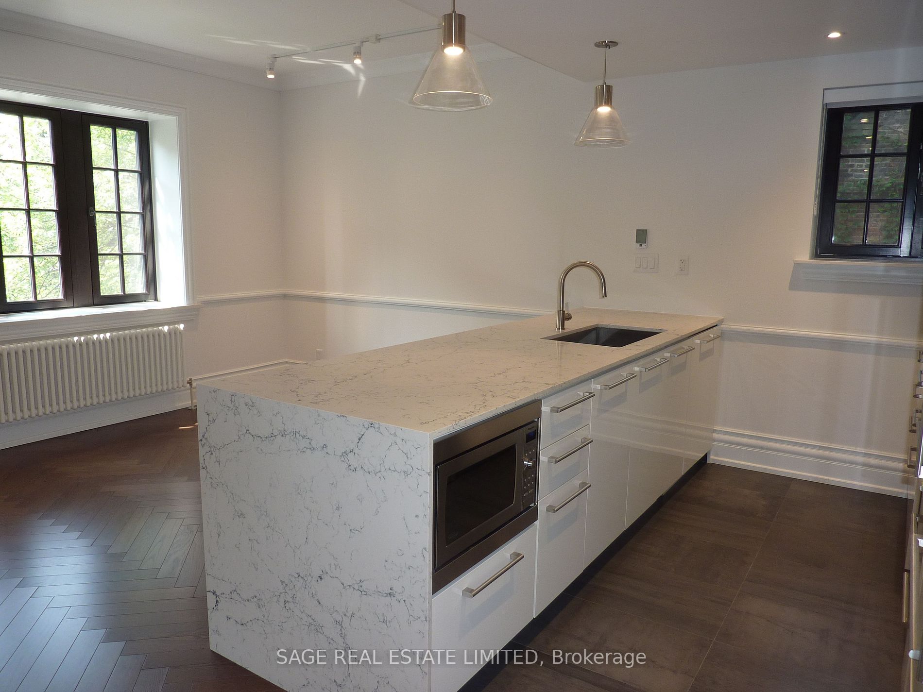 2 Clarendon Ave, #210