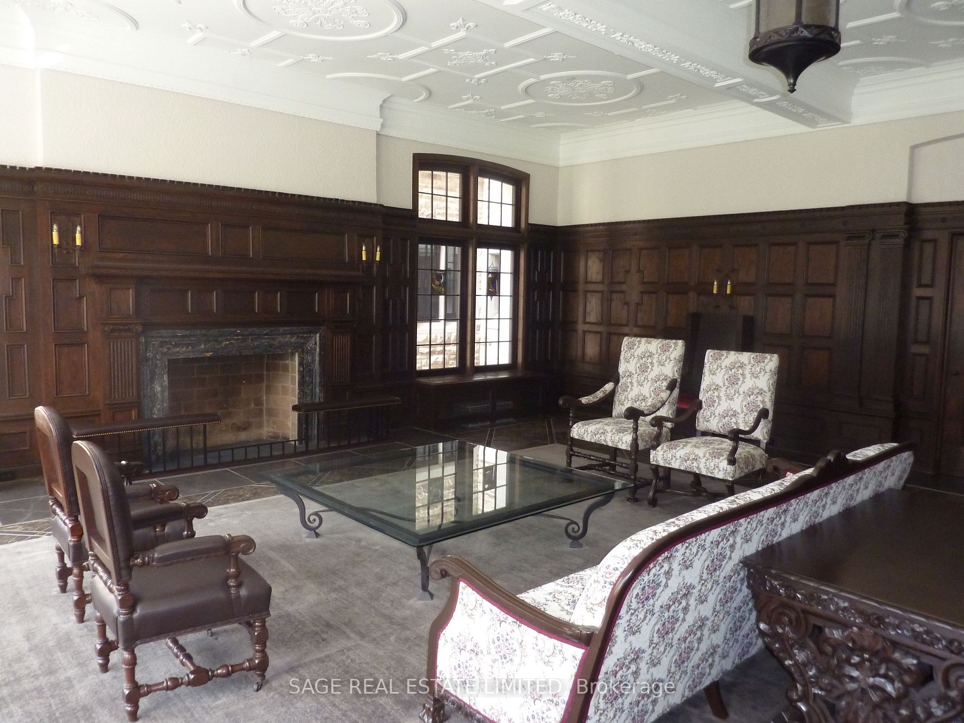 2 Clarendon Ave, #210