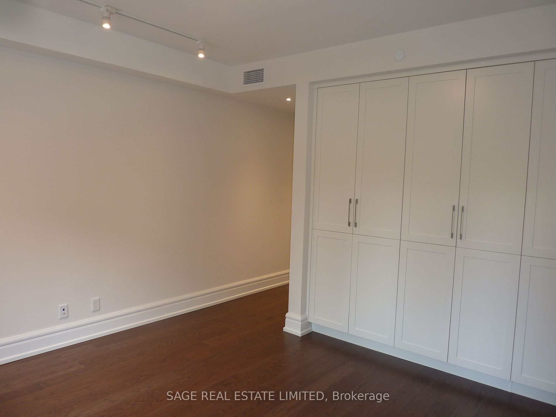 2 Clarendon Ave, #210
