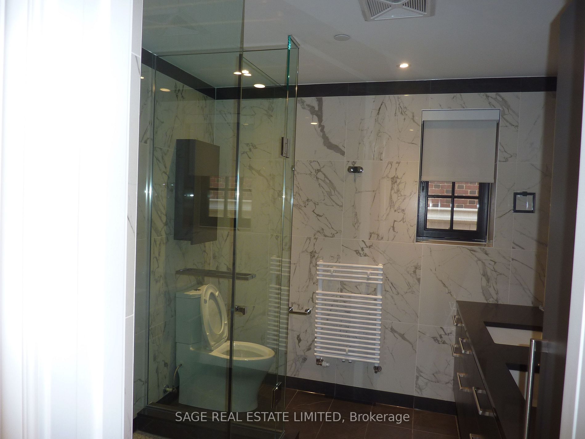2 Clarendon Ave, #210