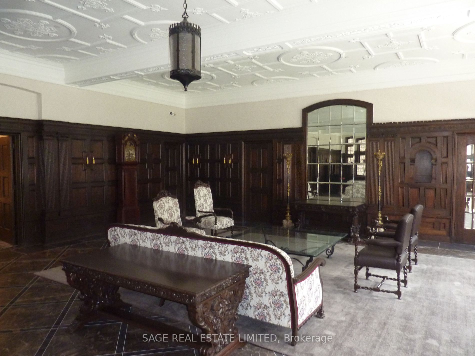 2 Clarendon Ave, #210