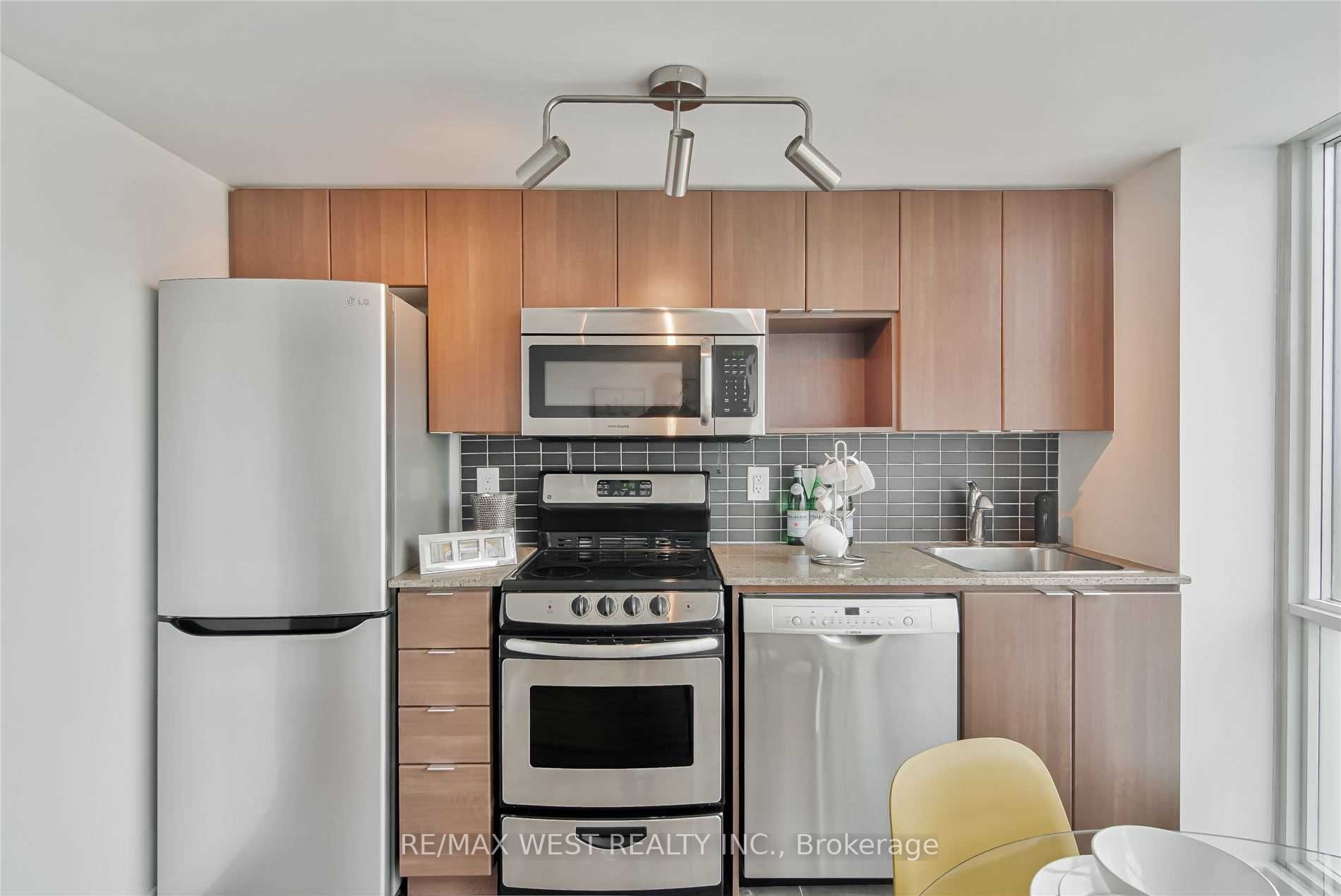 11 Brunel Crt, #1716