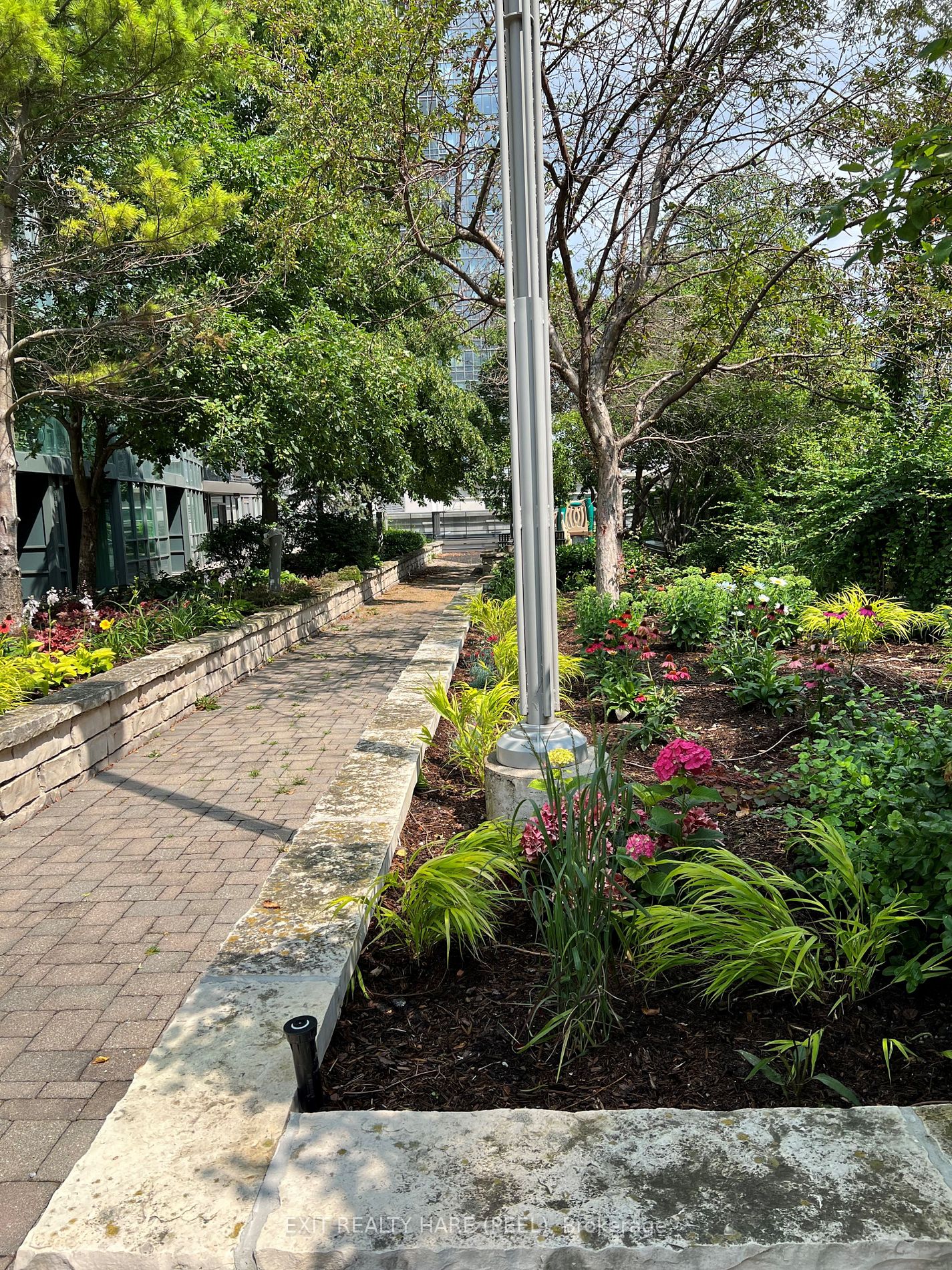 15 Greenview Avenue, #307