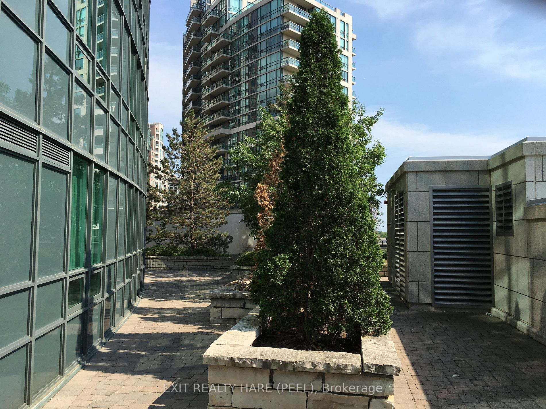 15 Greenview Avenue, #307