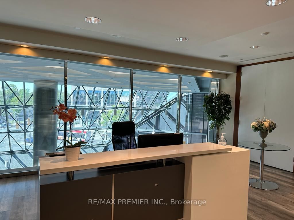 25 Sheppard Ave W, #300-20