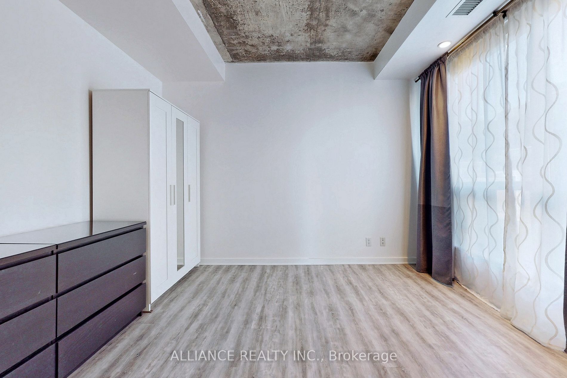 1 Shaw St, #927