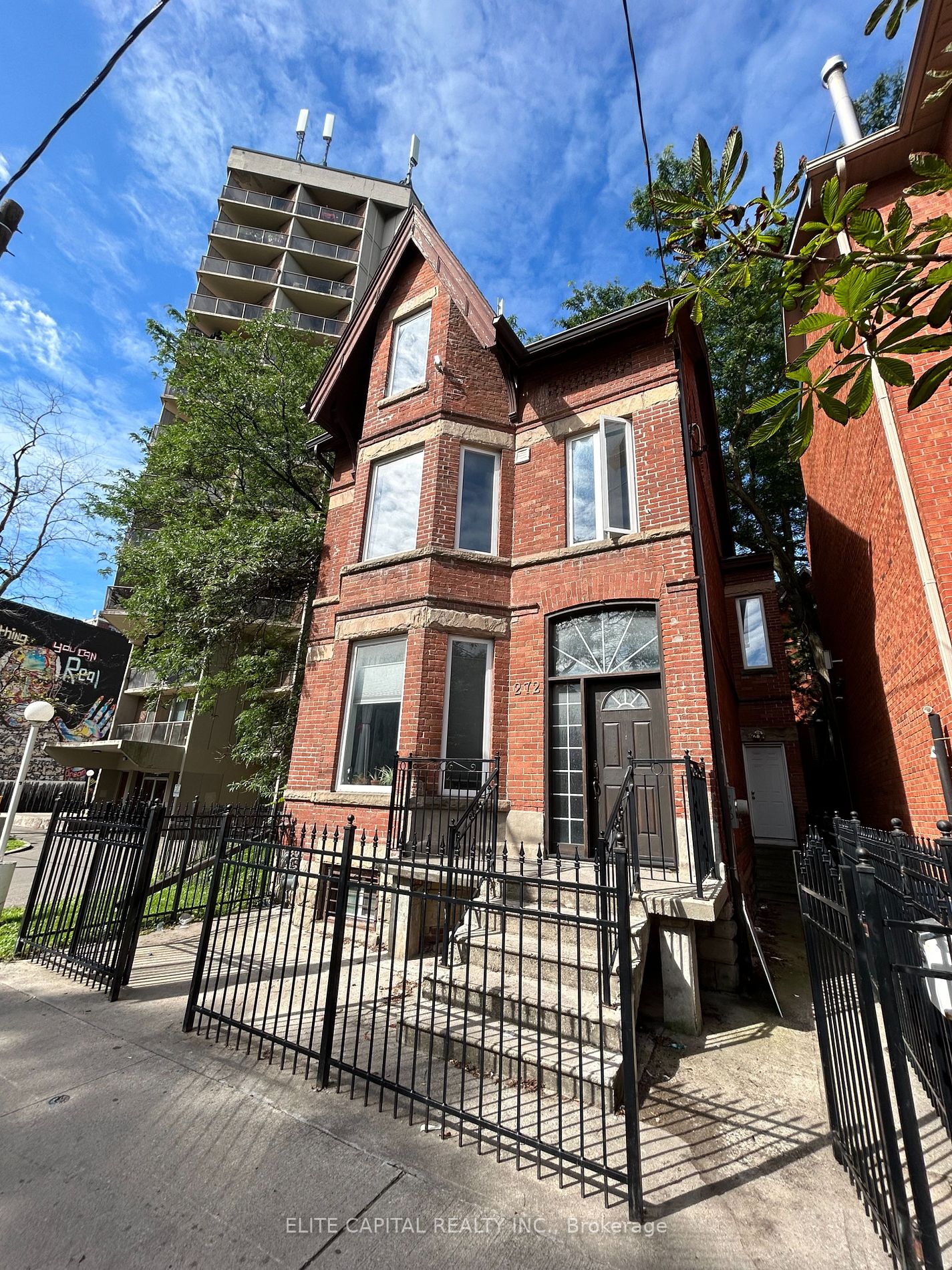 272 Sherbourne St