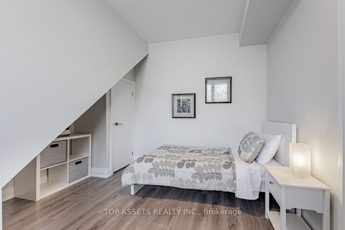 780 Sheppard Avenue E #18