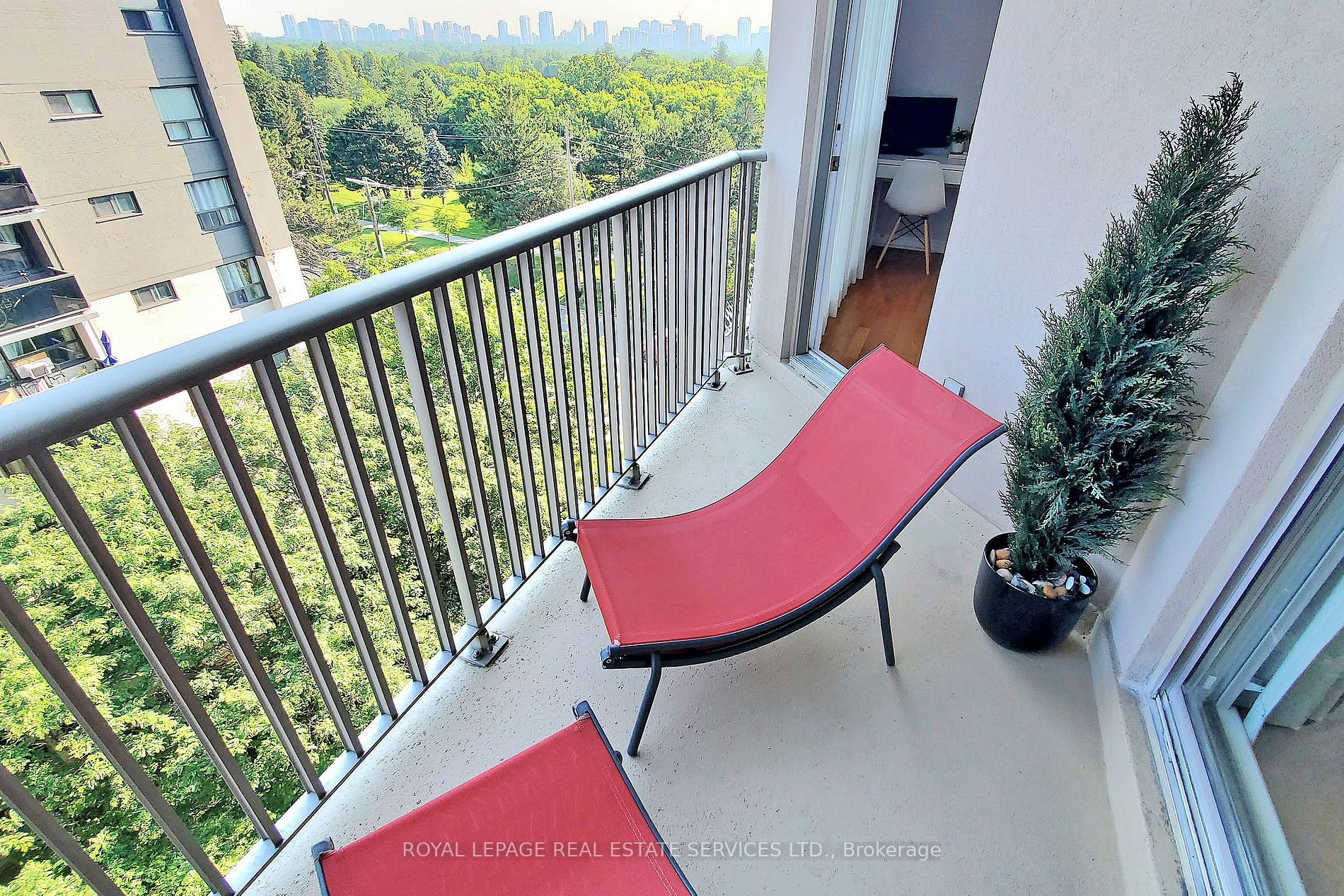4200 Bathurst St, #705