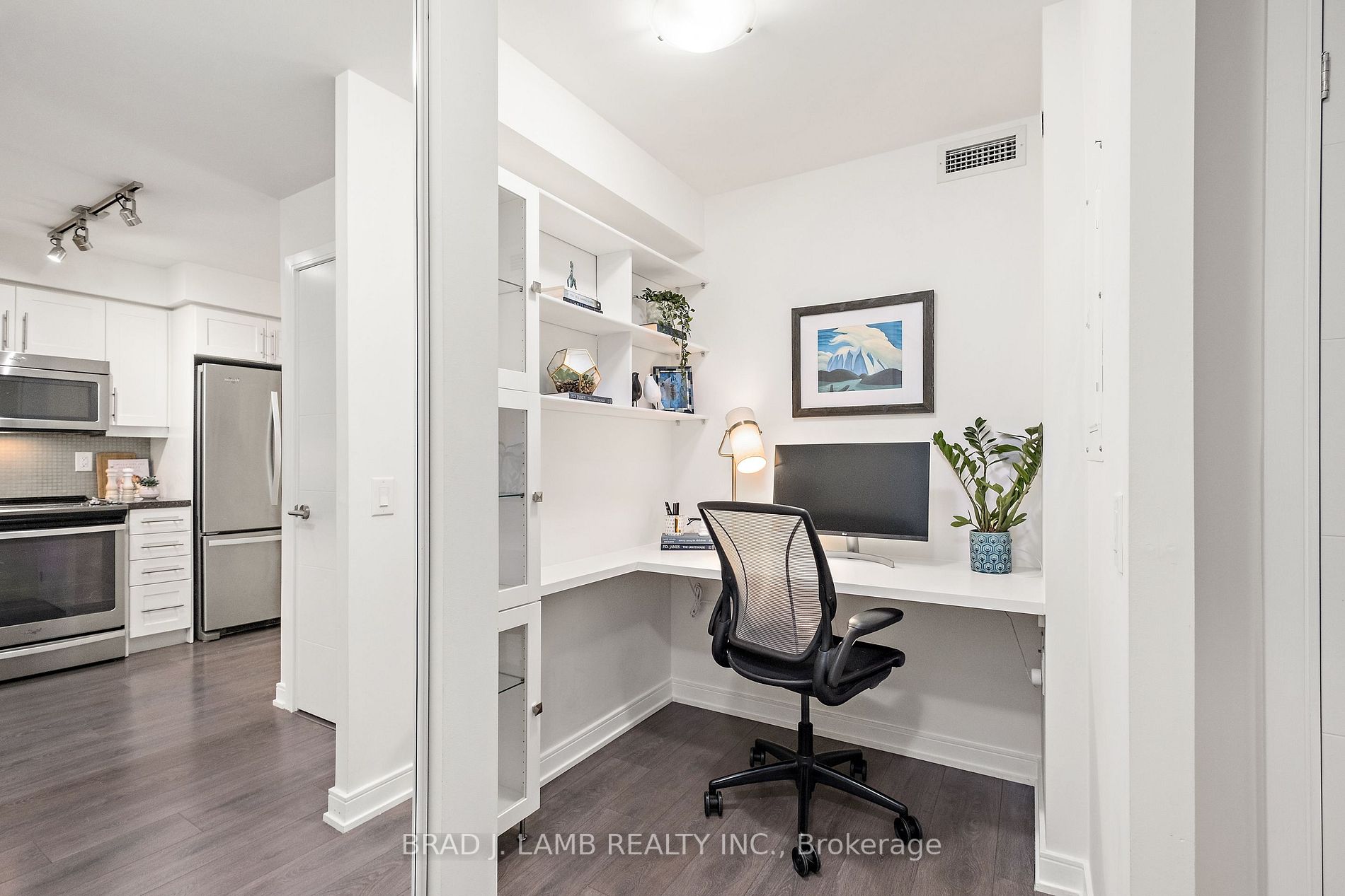 525 ADELAIDE Street W #701