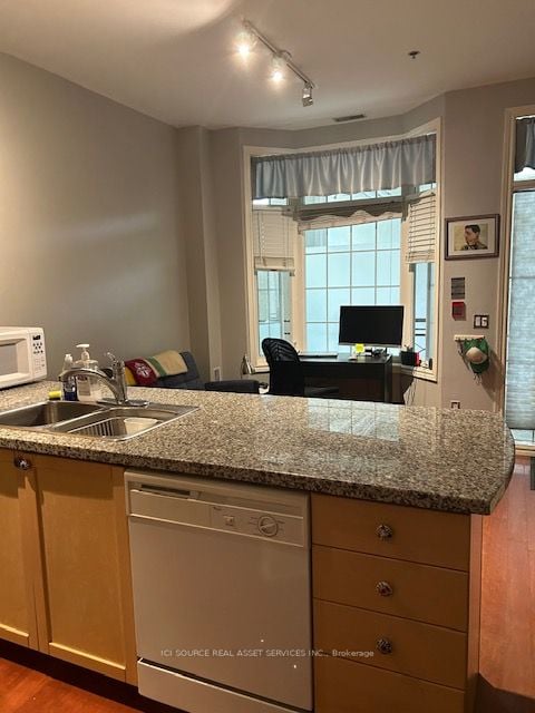 71 Mccaul St, #123