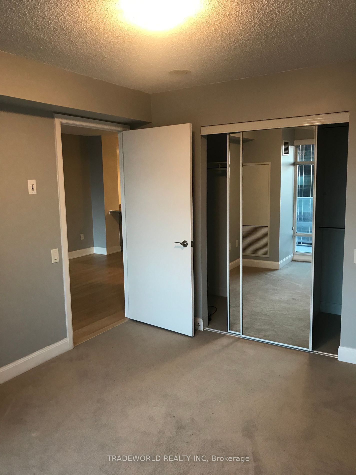 2191 Yonge St, #1606