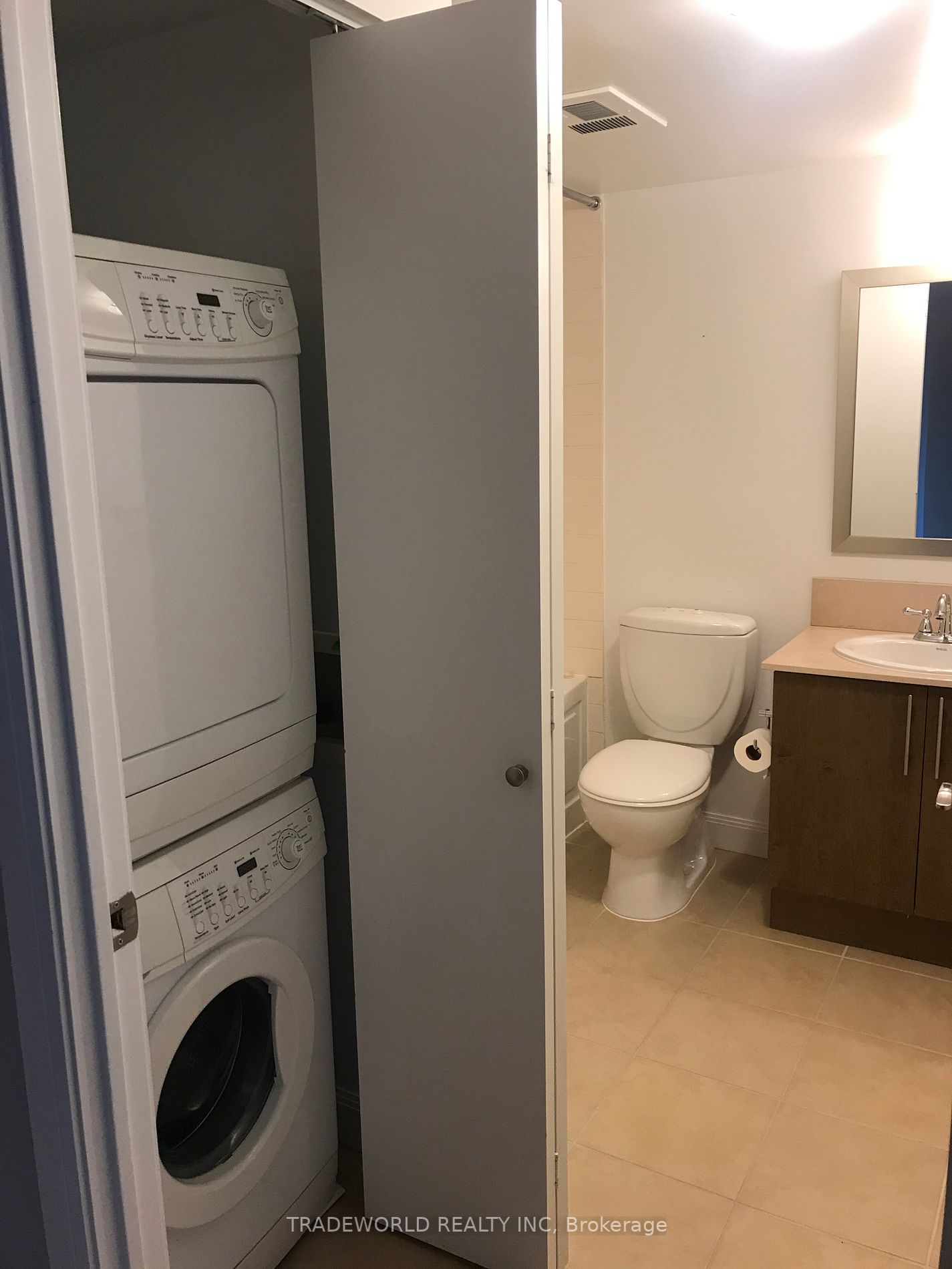 2191 Yonge St, #1606