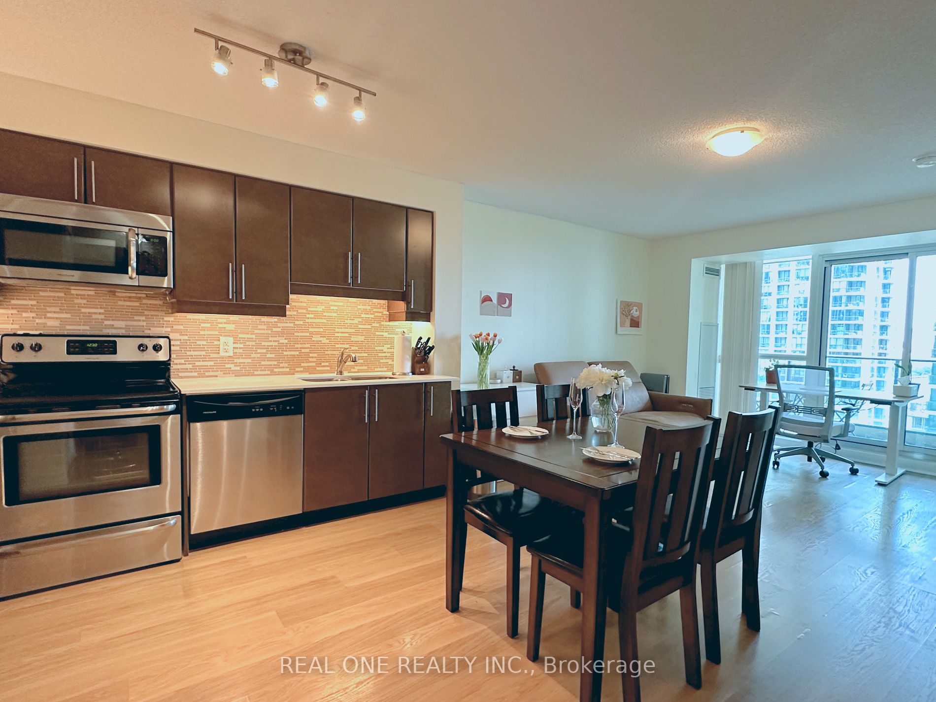 33 Bay St, #1607
