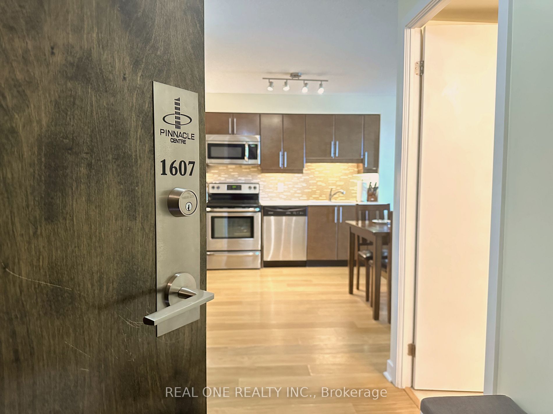 33 Bay St, #1607