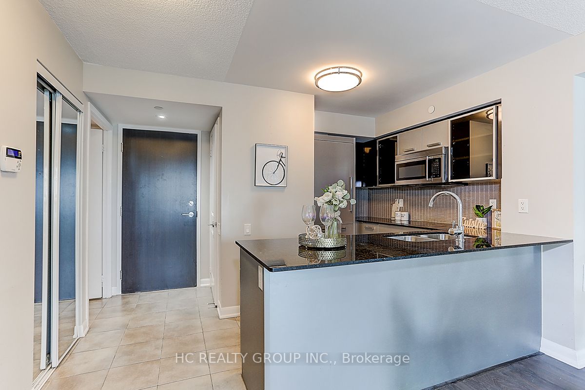 5168 Yonge St, #606