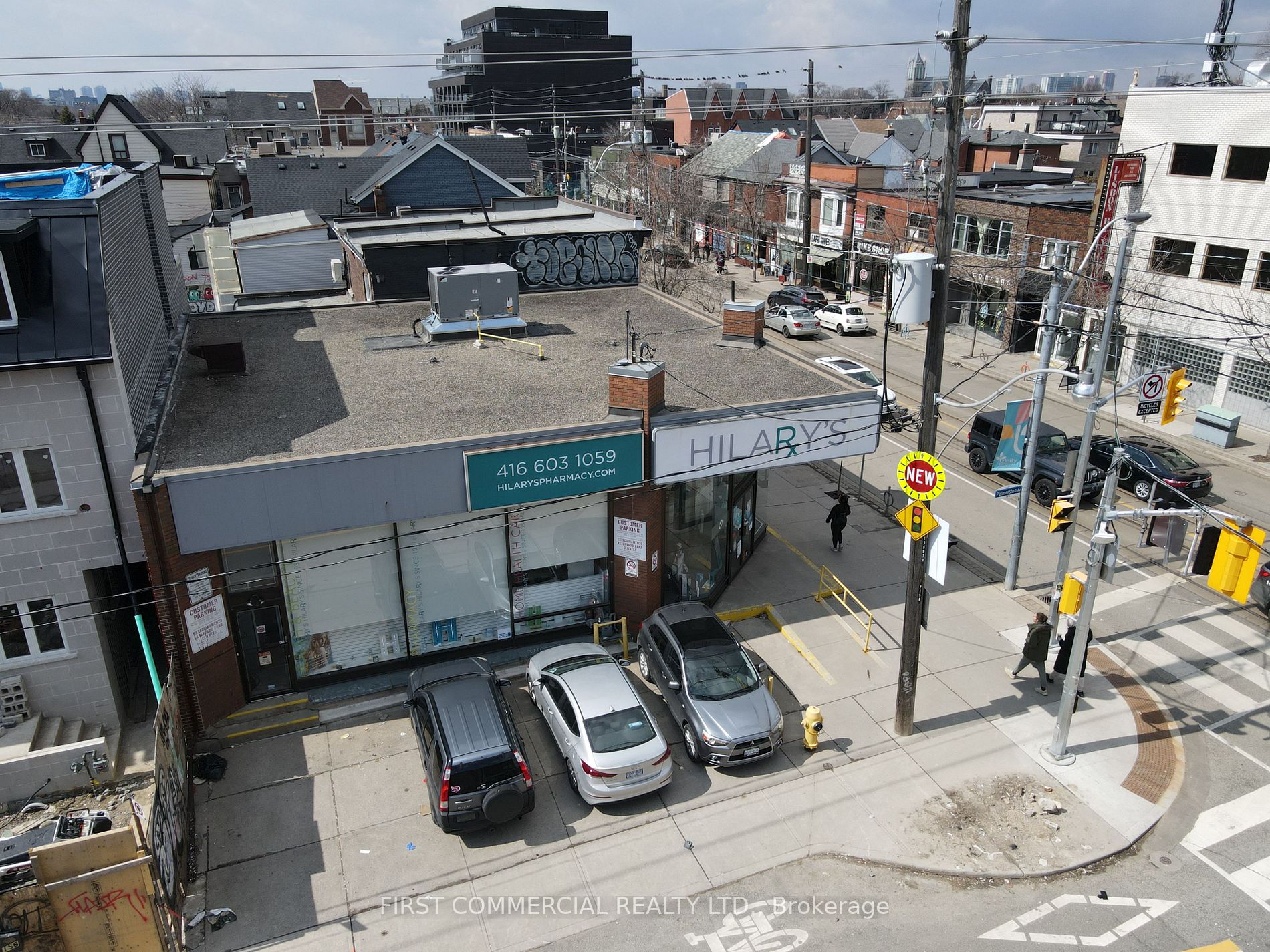 811 Dundas St W