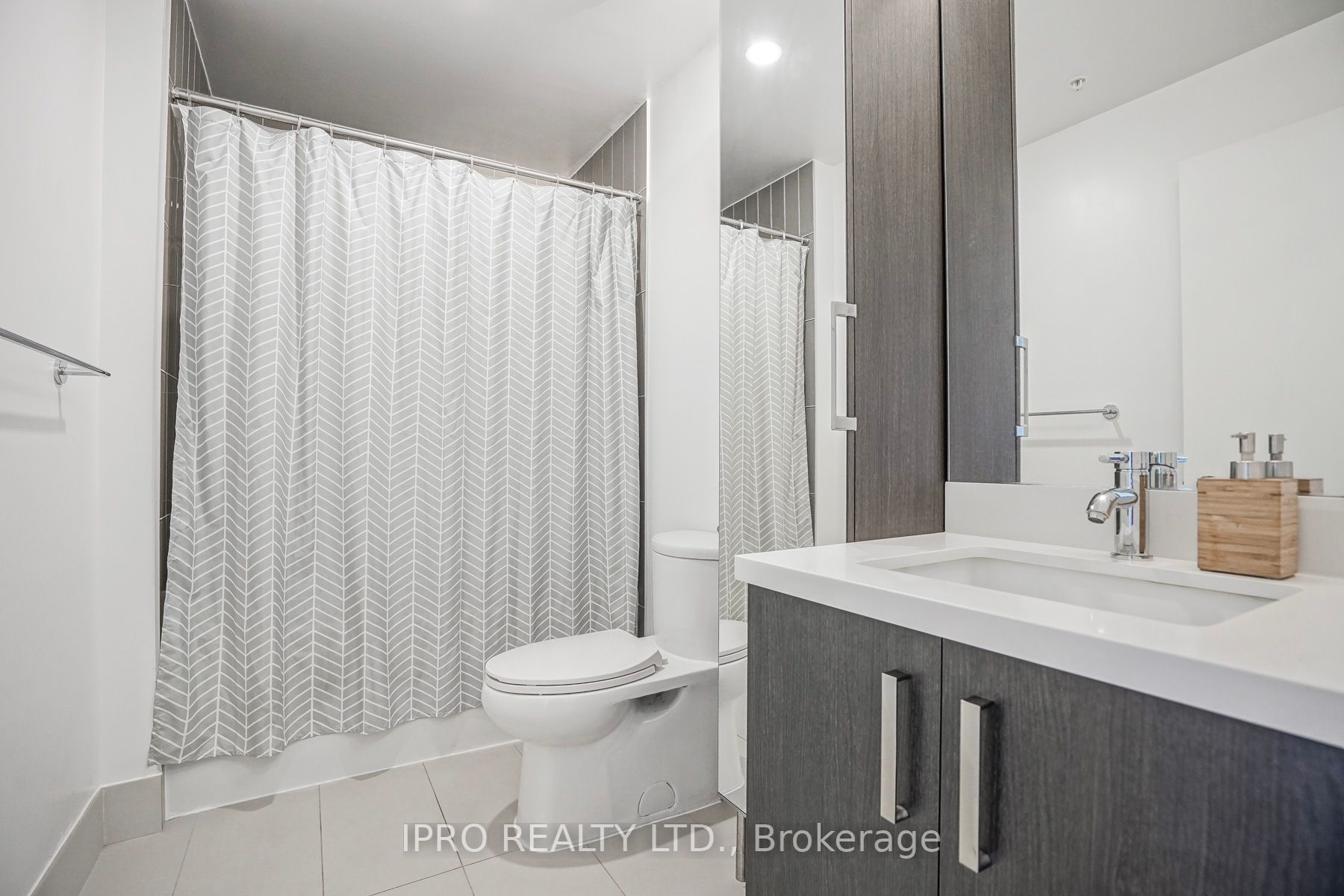 120 Bayview Ave, #N619