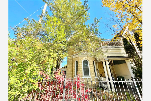 483 Ontario St, Toronto