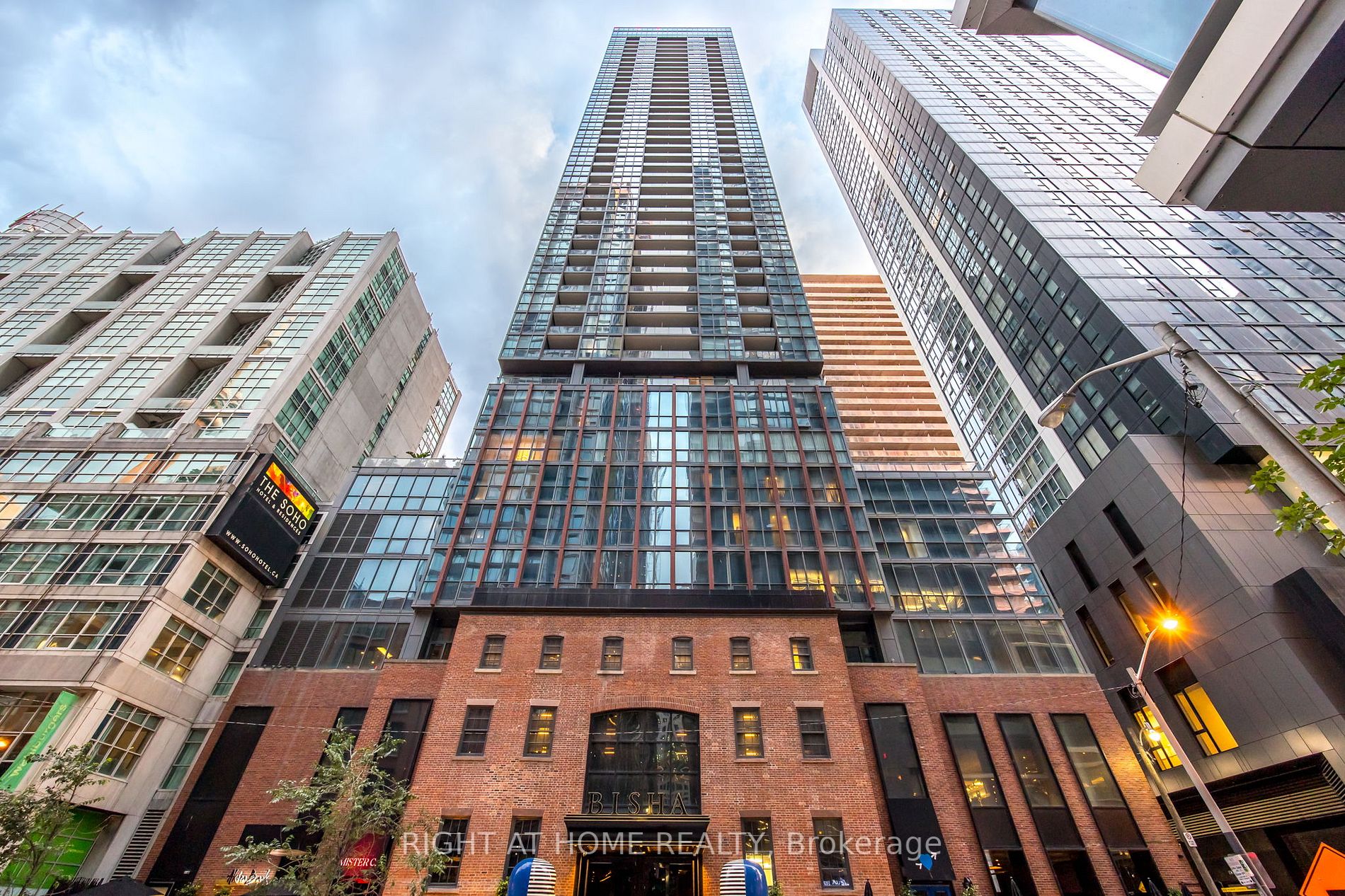 88 Blue Jays Way, #1607