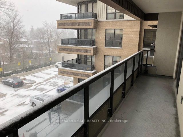 760 Sheppard Ave W, #302