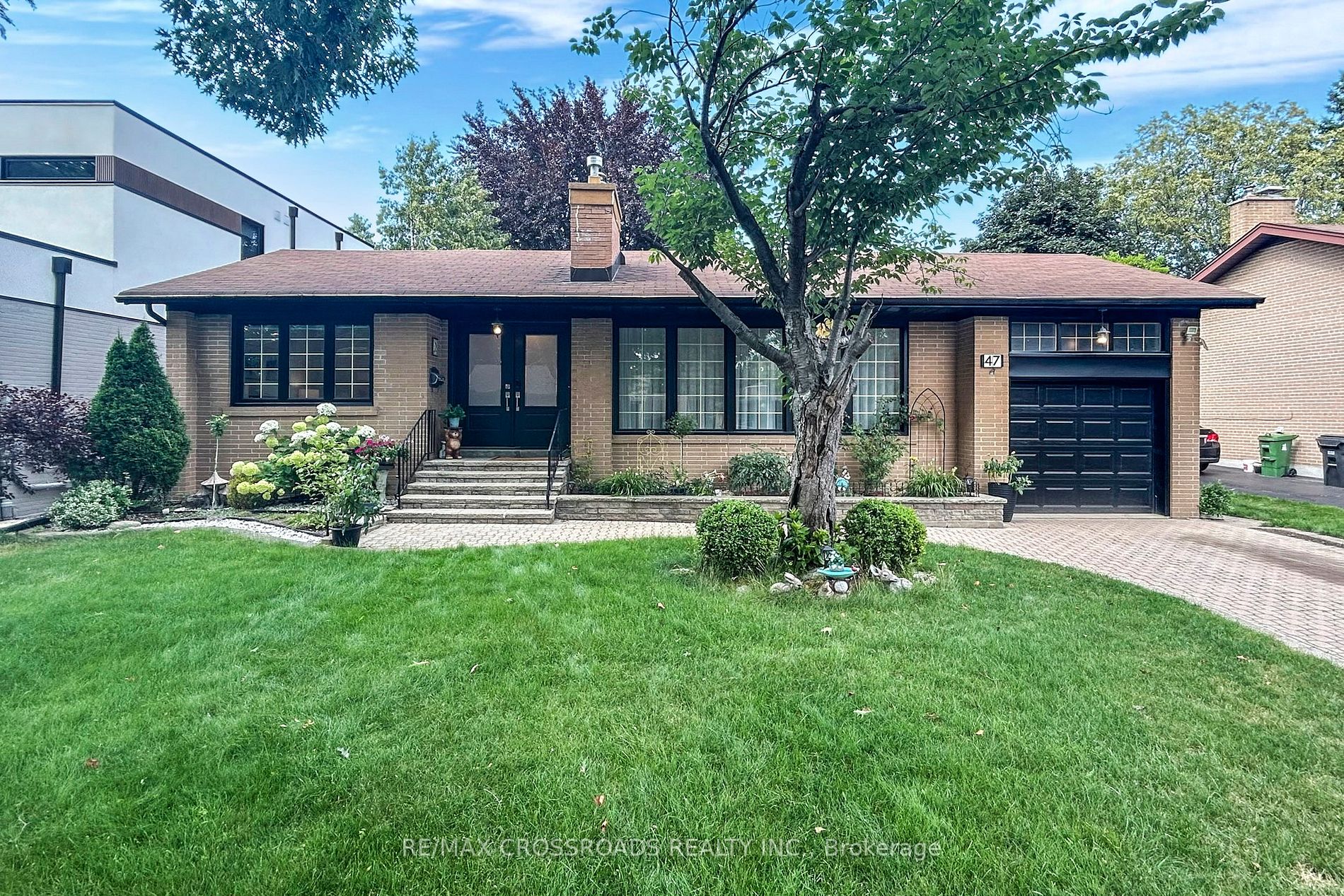 47 Lacewood Cres