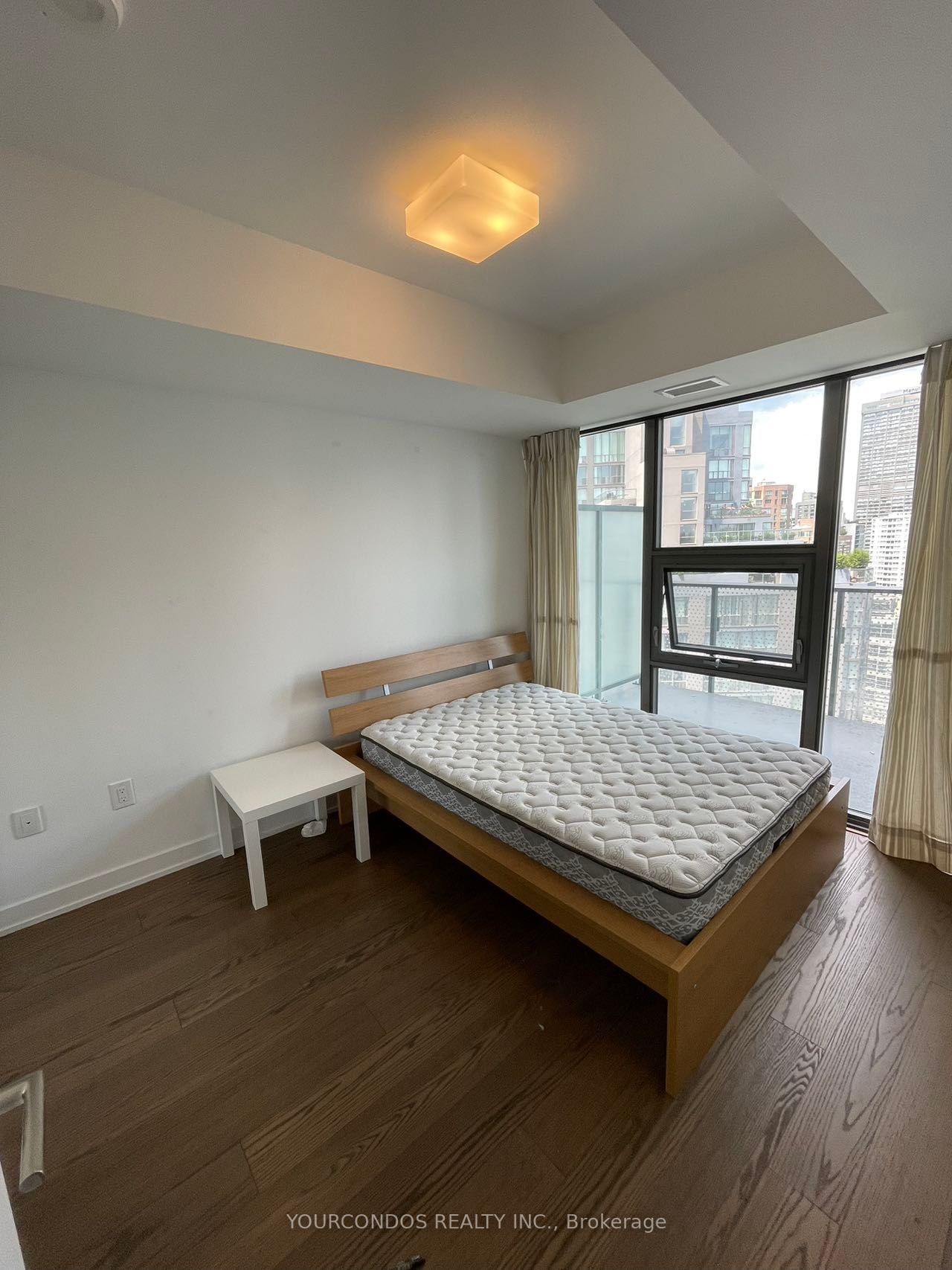 11 Wellesley St W, #2009