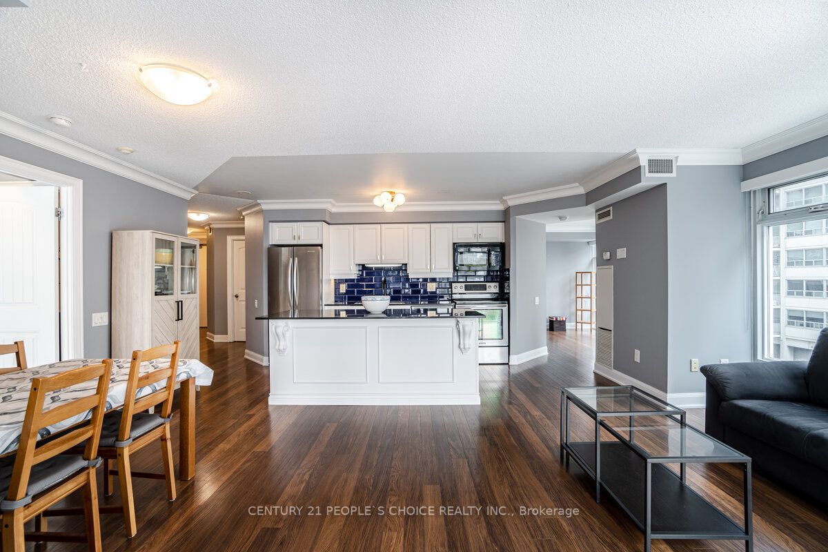 2191 Yonge St, #902