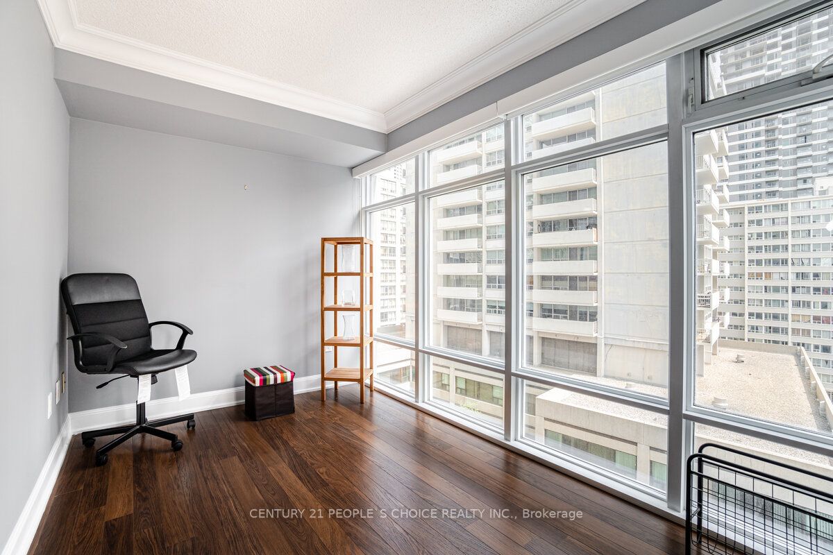 2191 Yonge St, #902