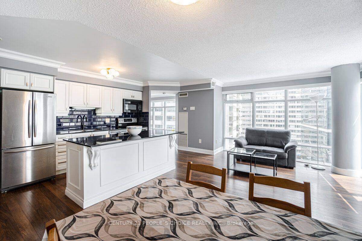2191 Yonge St, #902