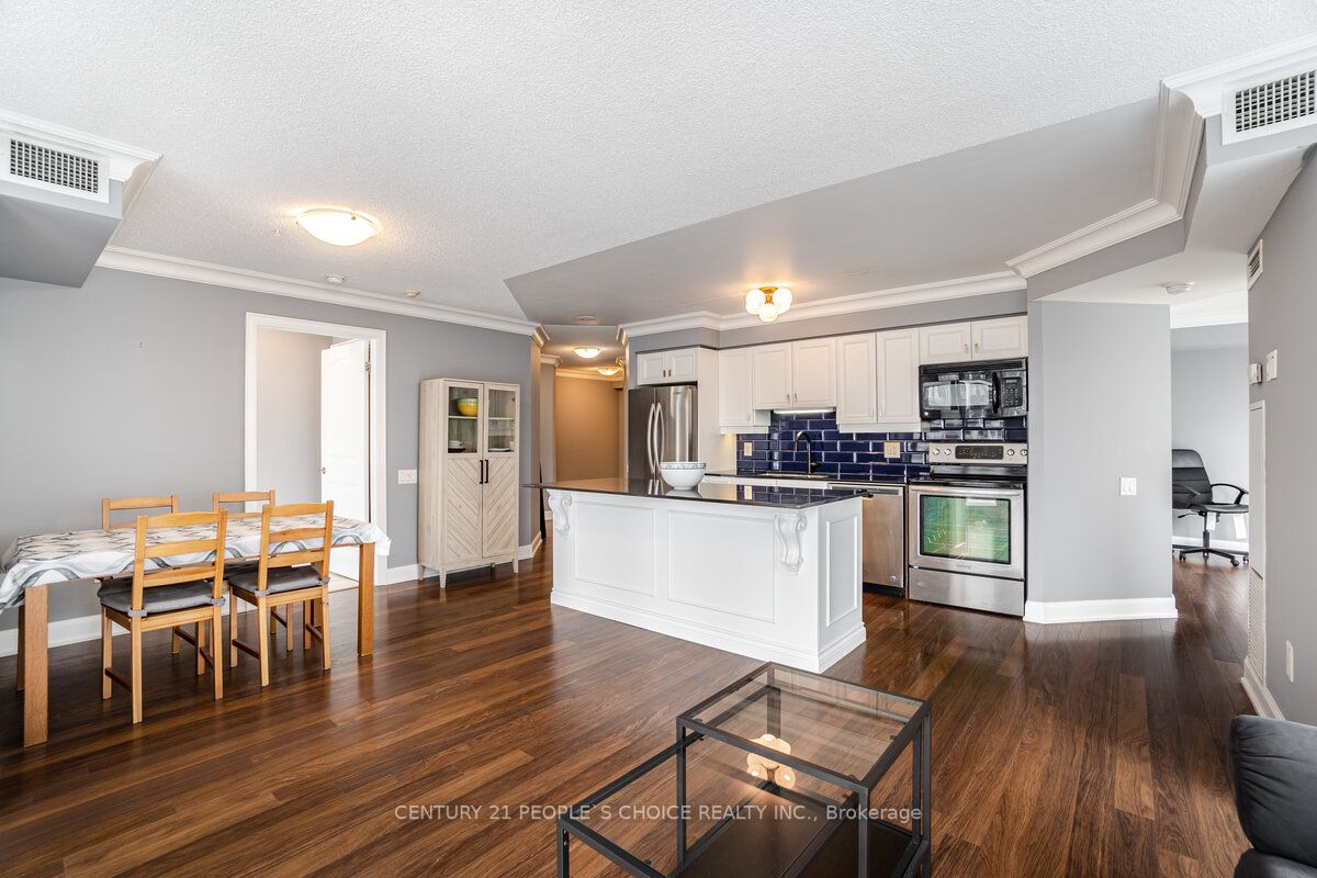 2191 Yonge St, #902