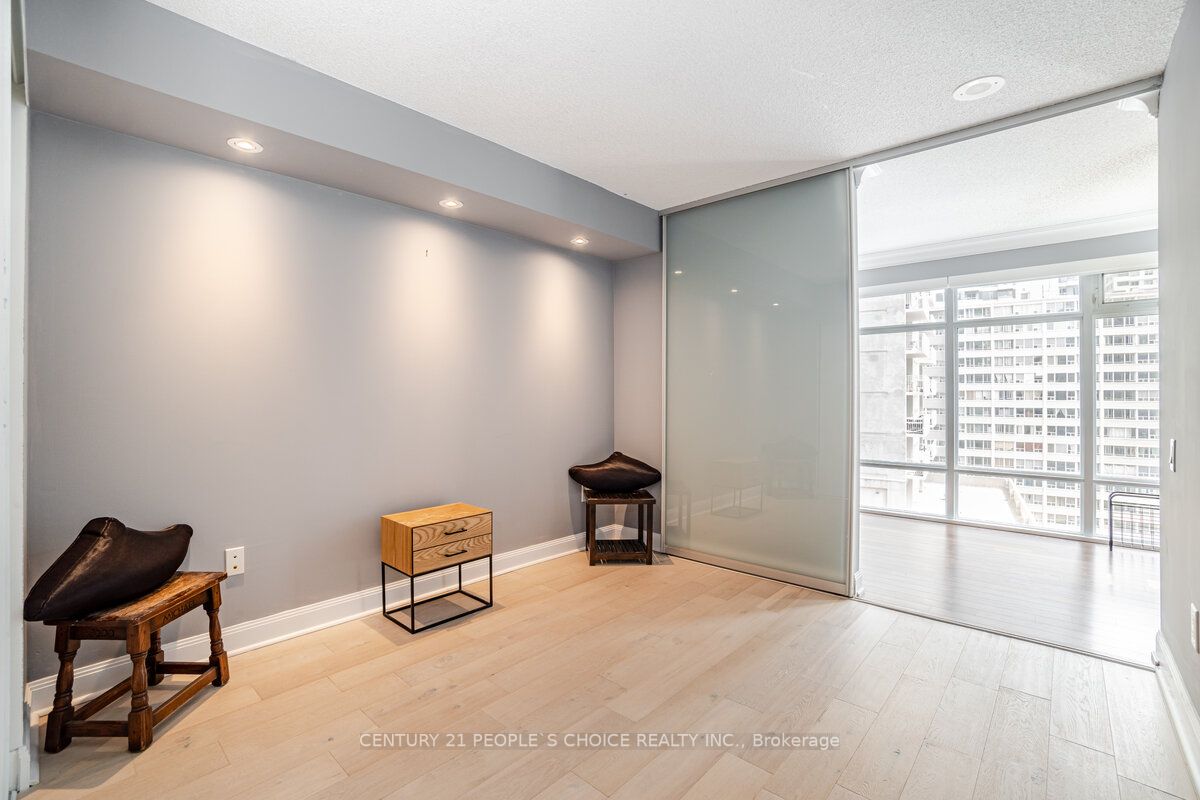 2191 Yonge St, #902