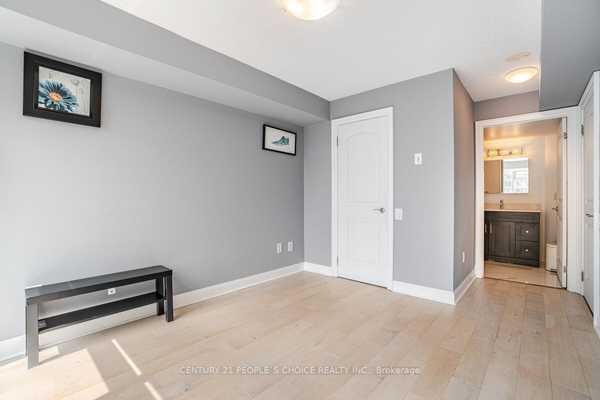 2191 Yonge St, #902