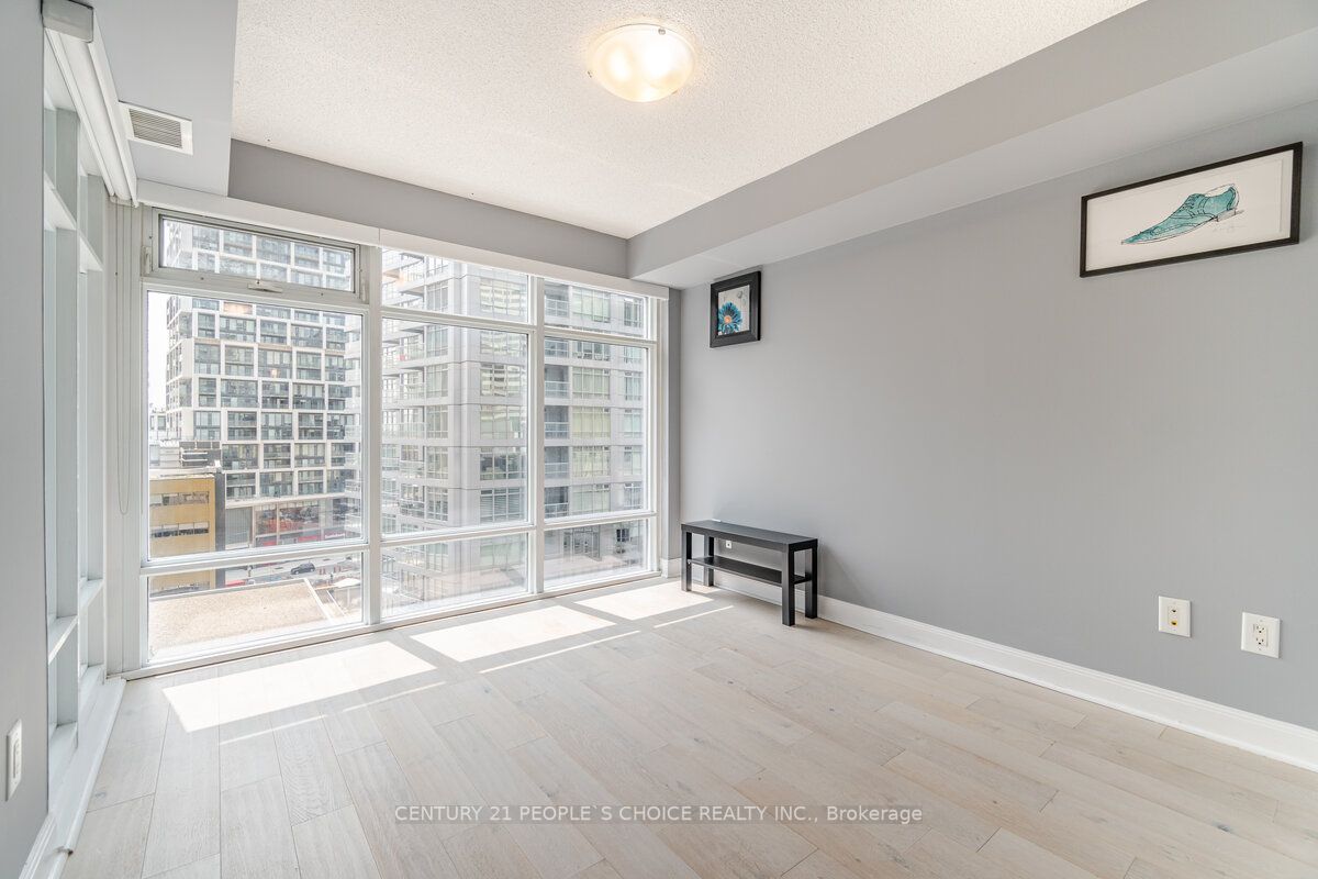 2191 Yonge St, #902