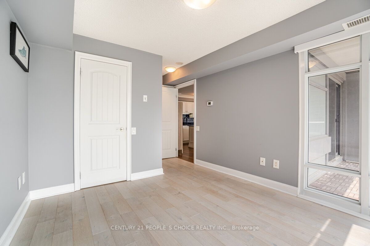 2191 Yonge St, #902