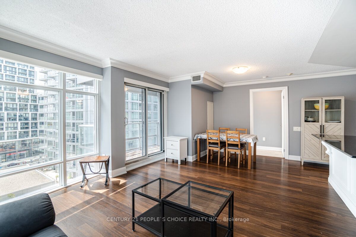 2191 Yonge St, #902