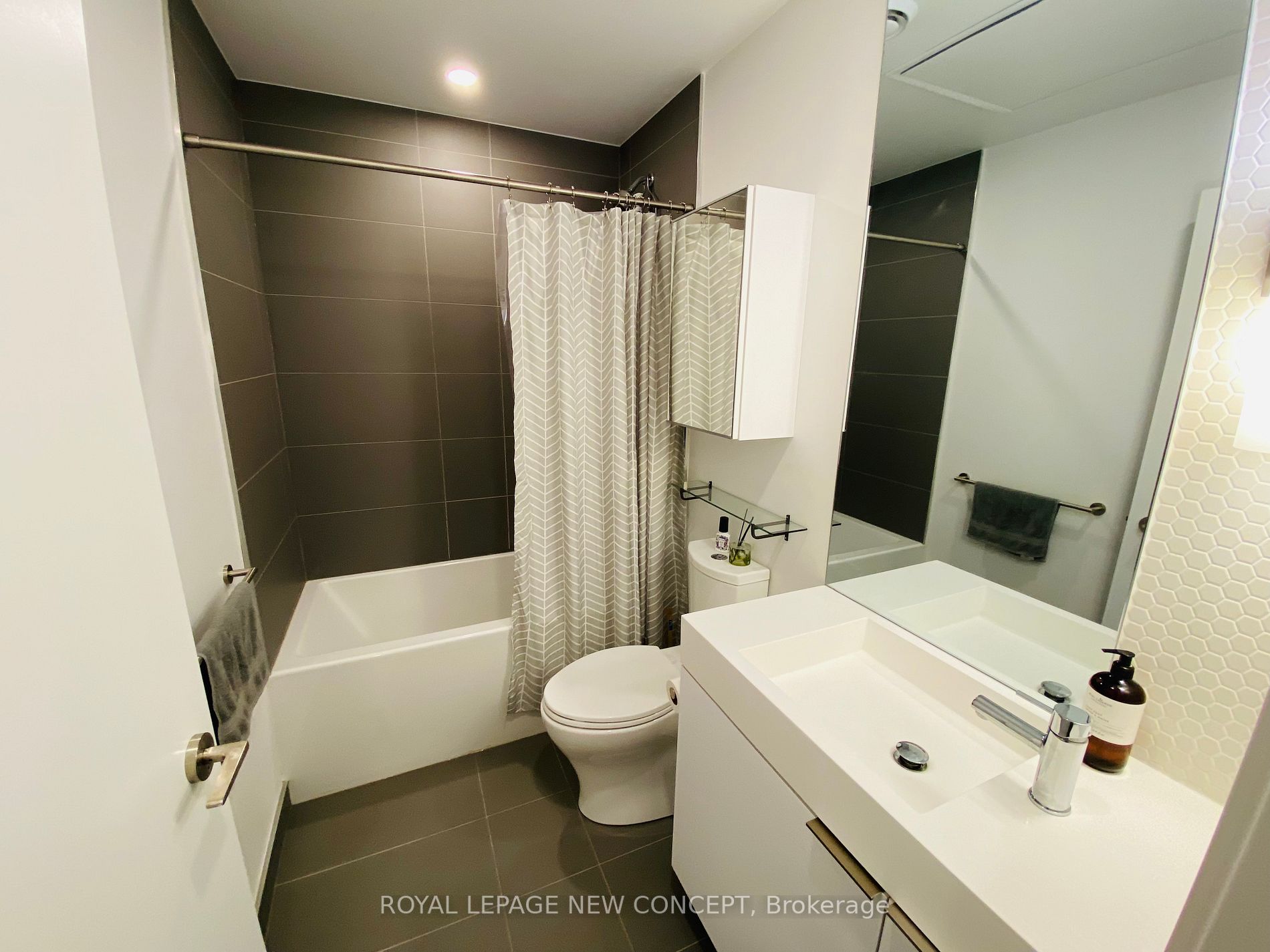 33 HELENDALE Avenue, #901