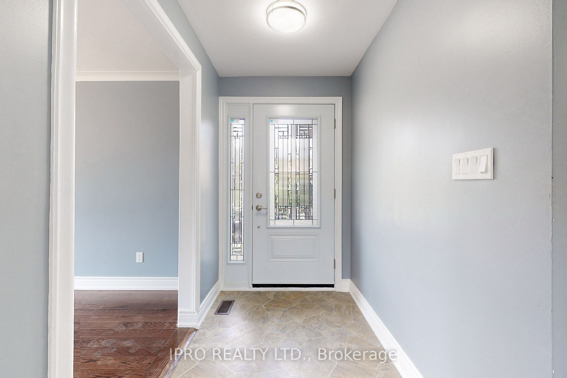 22 Royal Doulton Dr