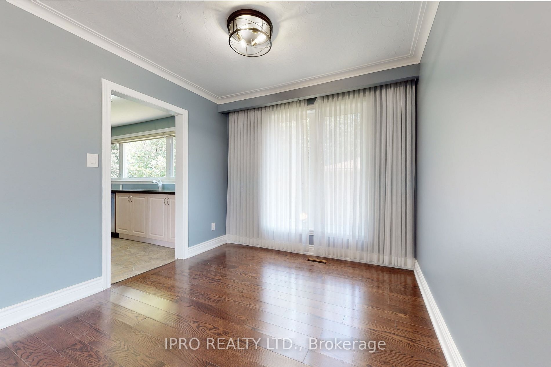 22 Royal Doulton Dr