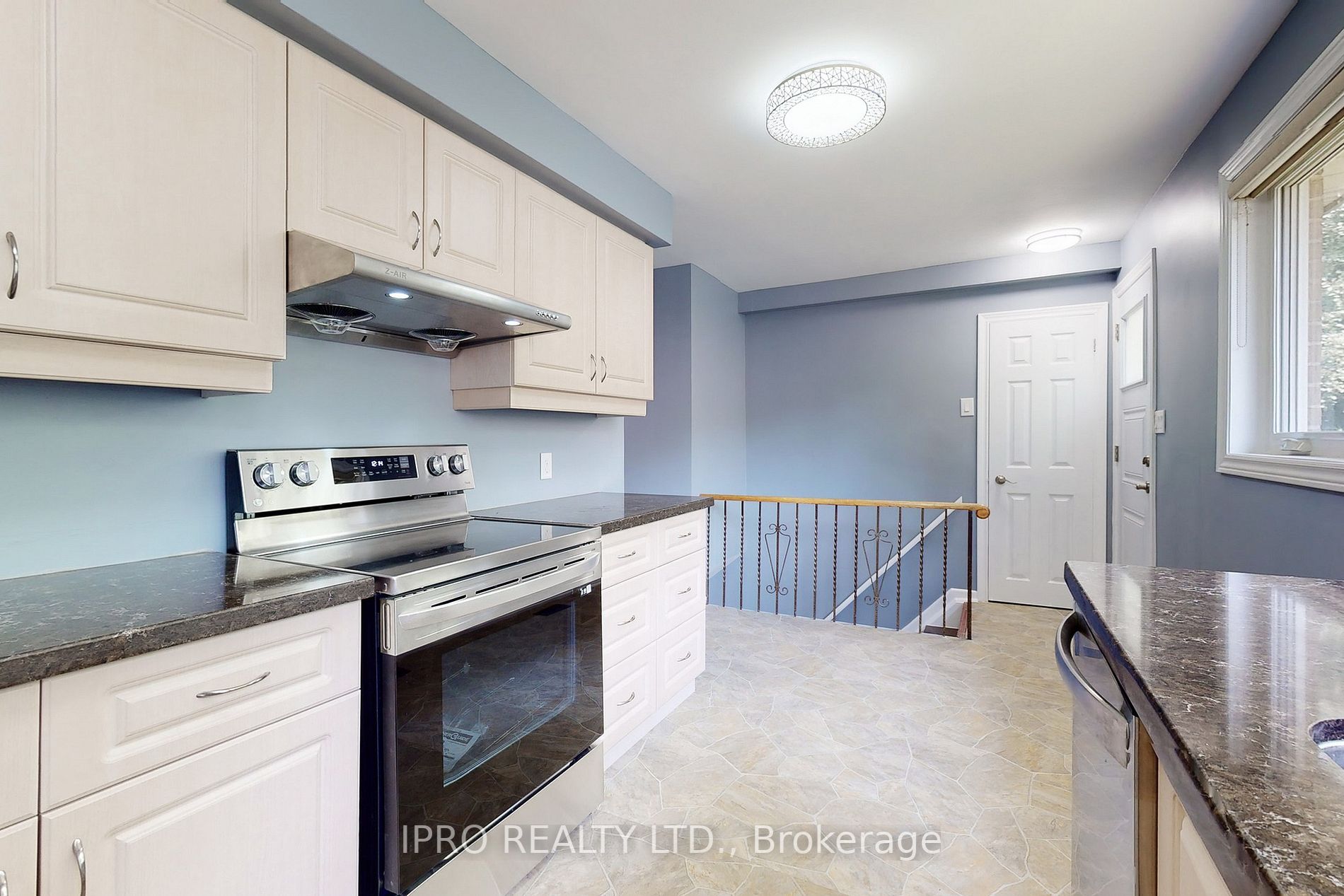 22 Royal Doulton Dr