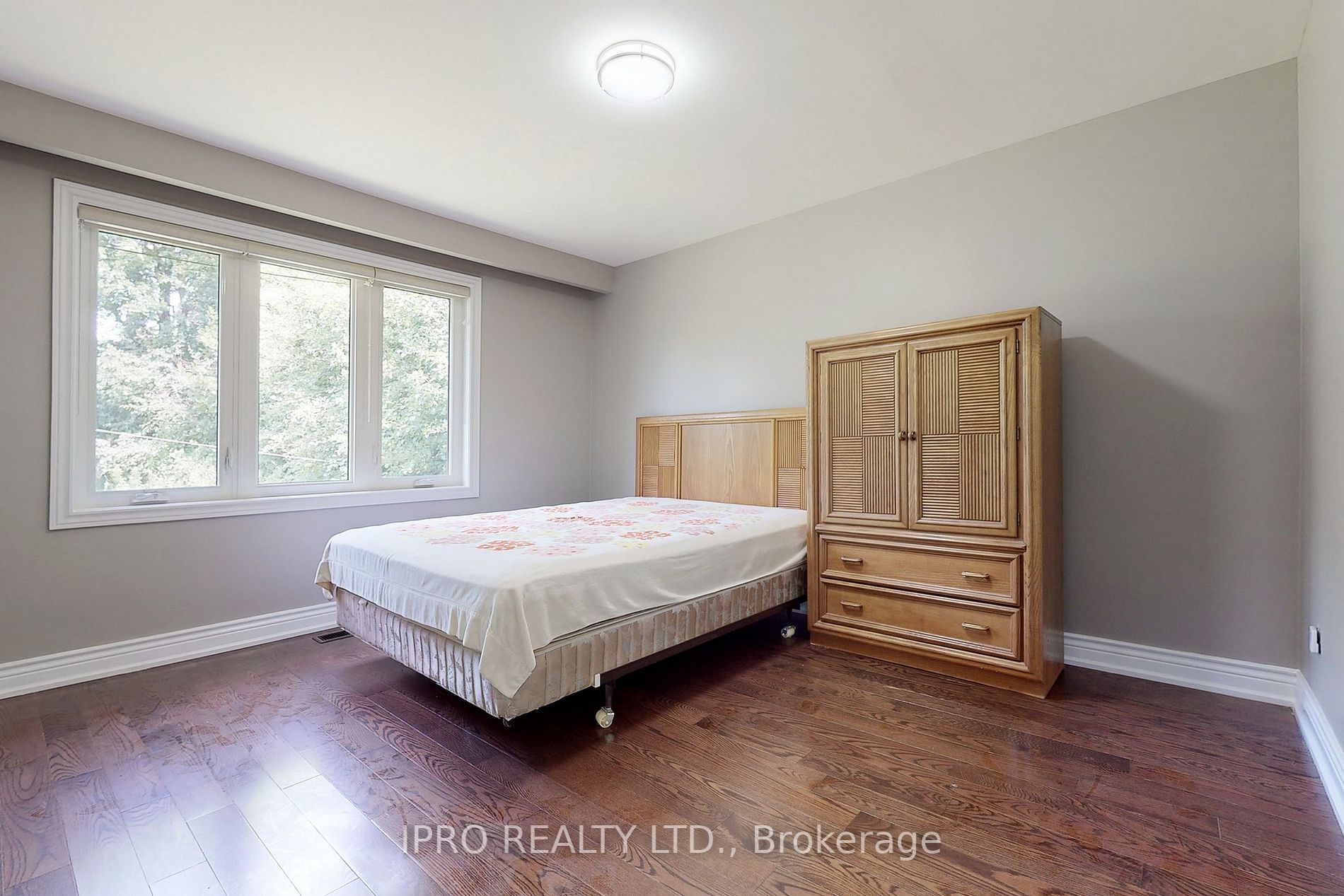 22 Royal Doulton Dr