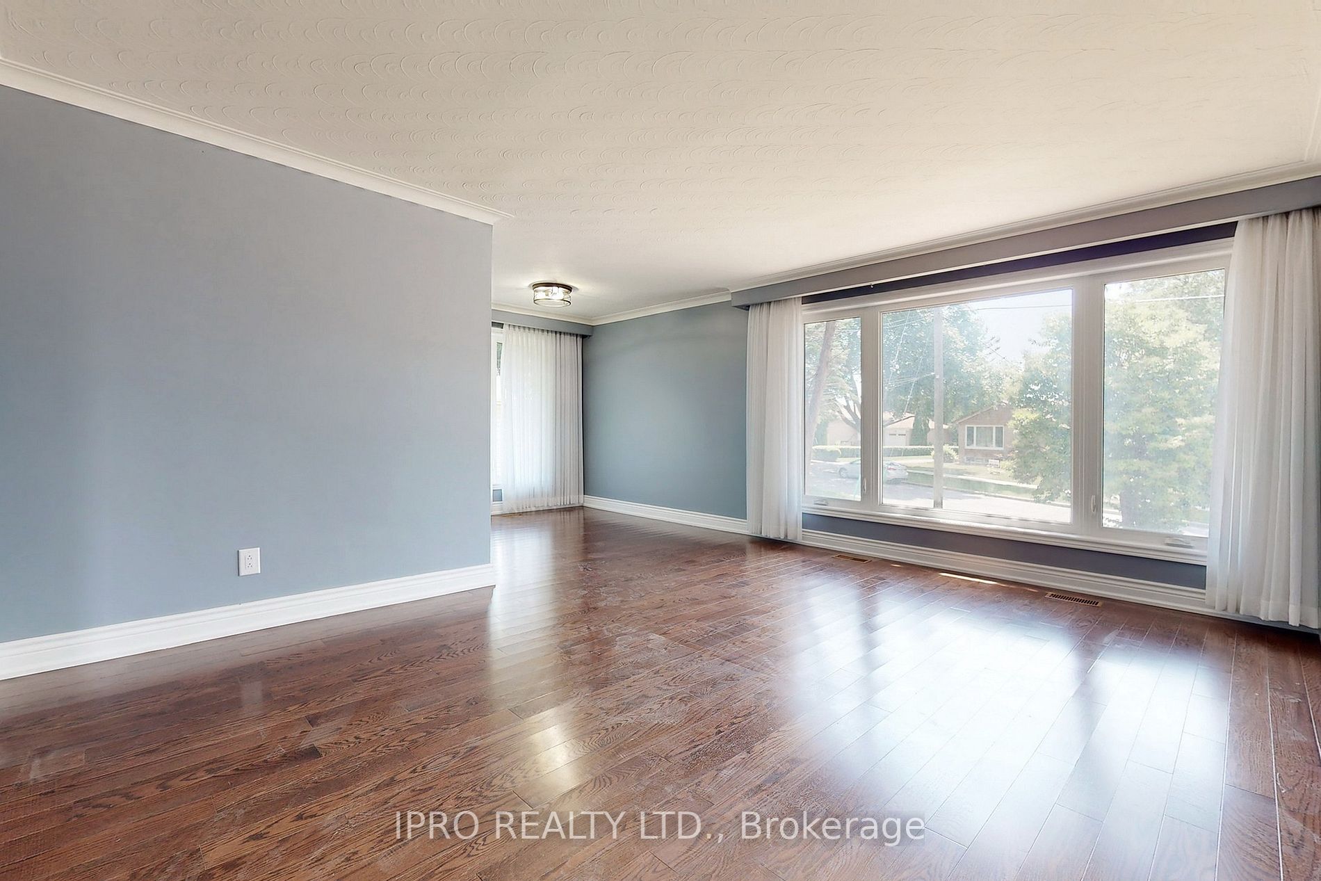 22 Royal Doulton Dr